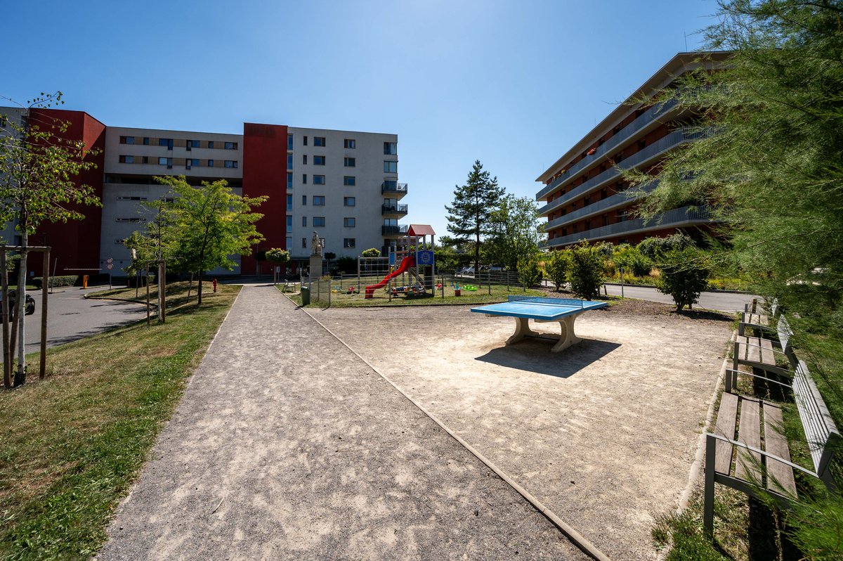 Výjimečné 3+kk 88m² + terasa 70 m²,gar. stání 20m², v žádané klidné části Modřan